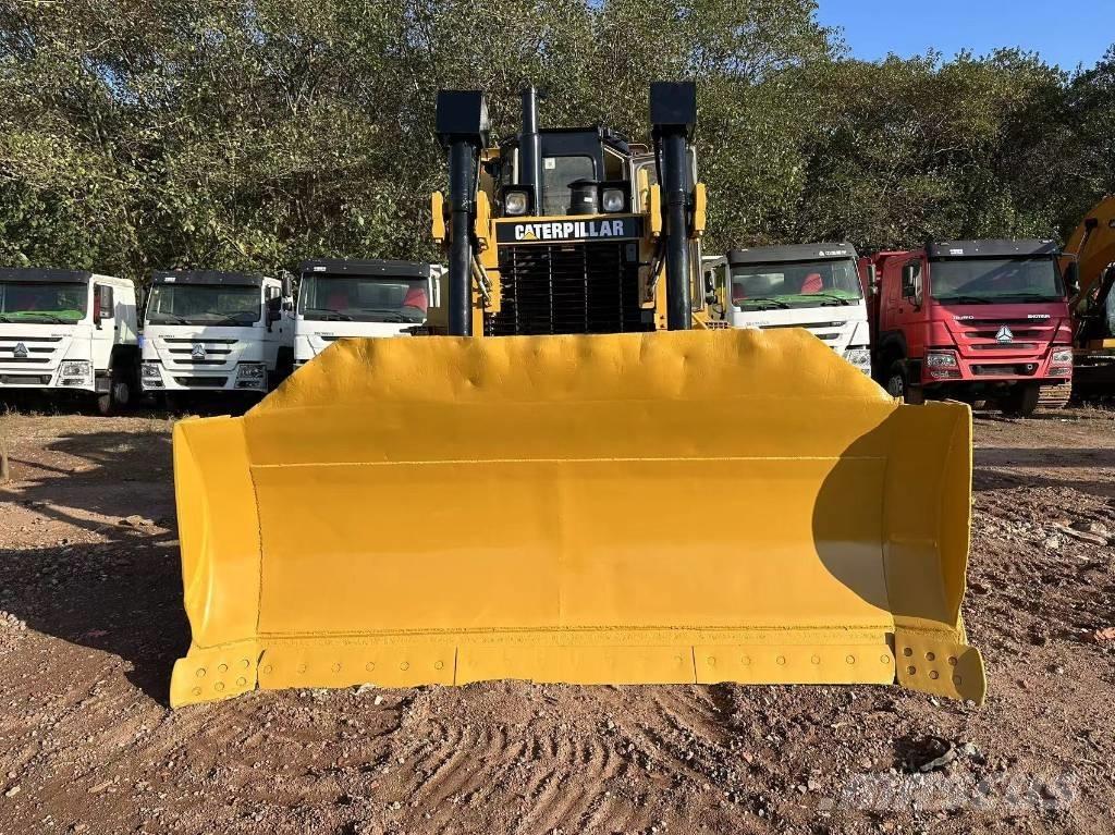 CAT D 8 R بلدوزرات مجنزرة
