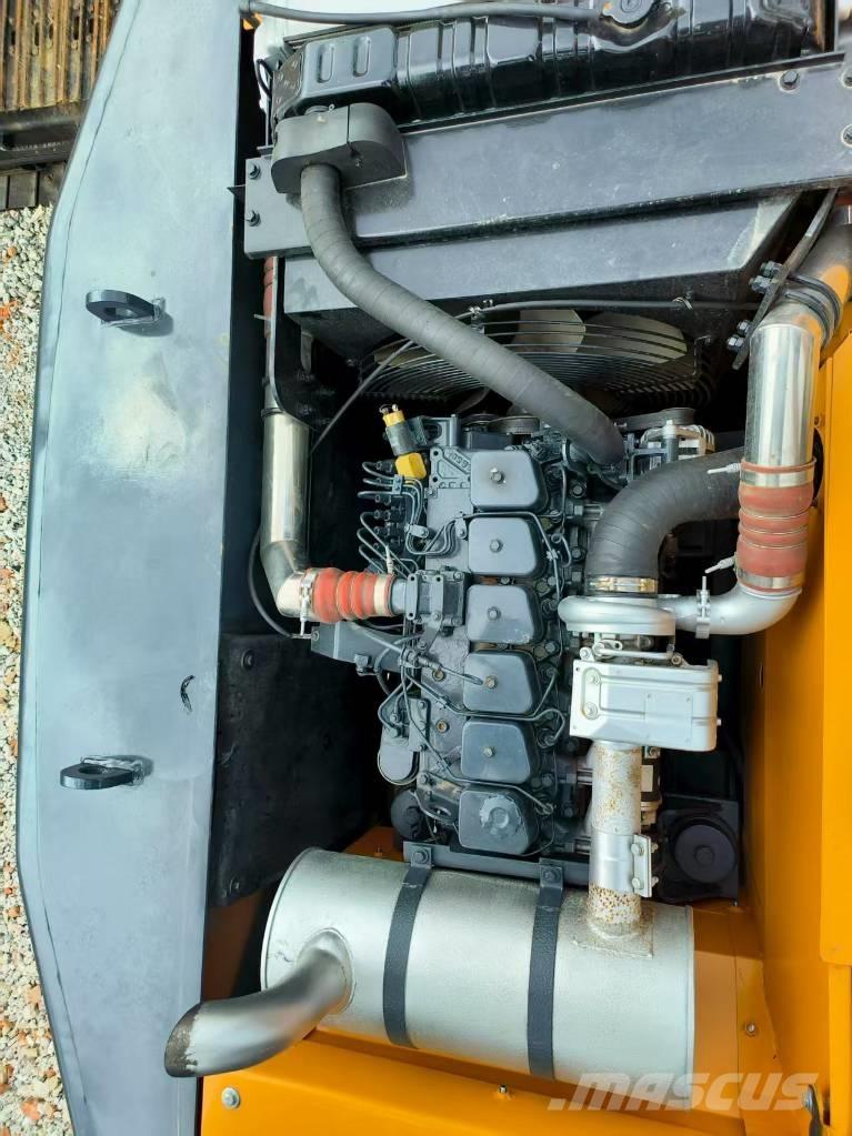 Hyundai HX220HD حفارات زحافة