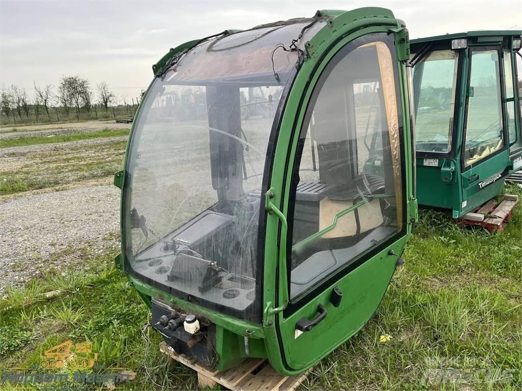 John Deere 1470E كابينة والداخلية