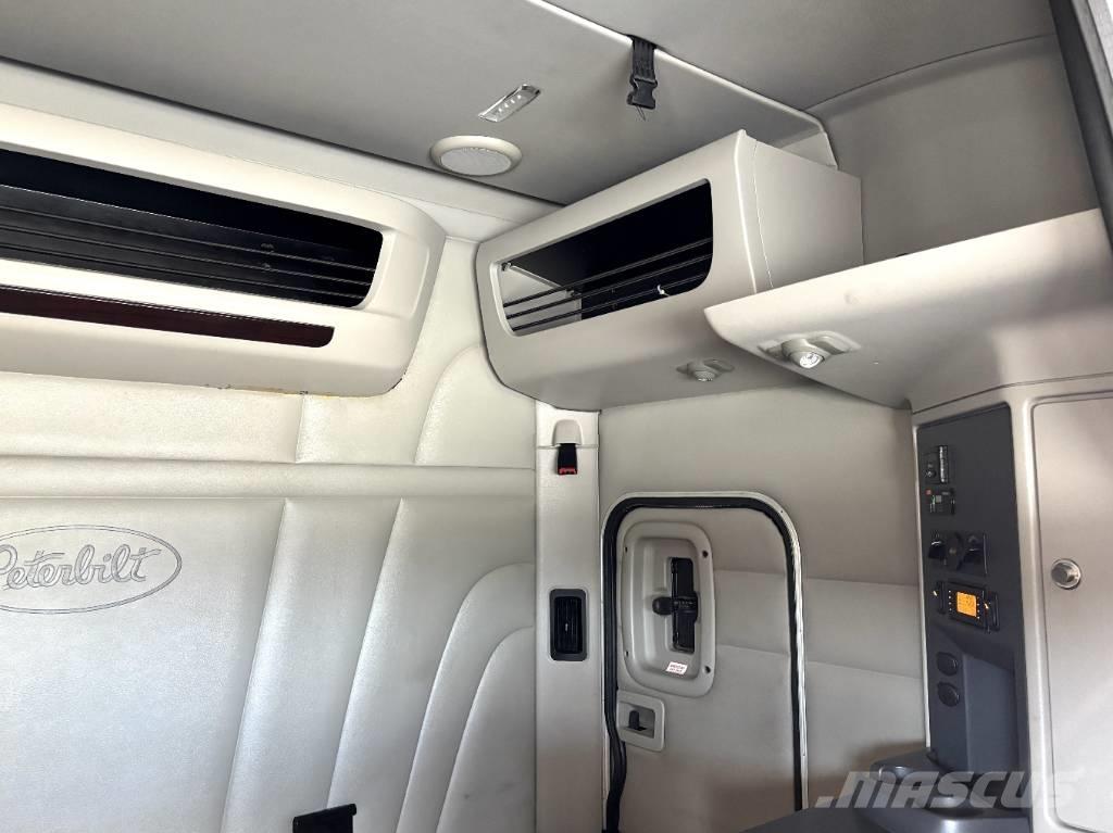 Peterbilt 567 وحدات الجر