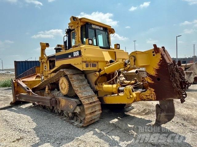CAT D 8 R بلدوزرات مجنزرة