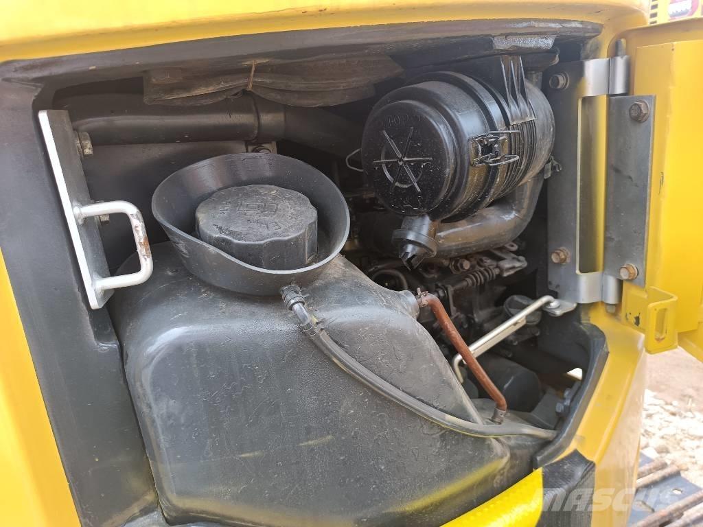 Komatsu PC 18 حفارات زحافة