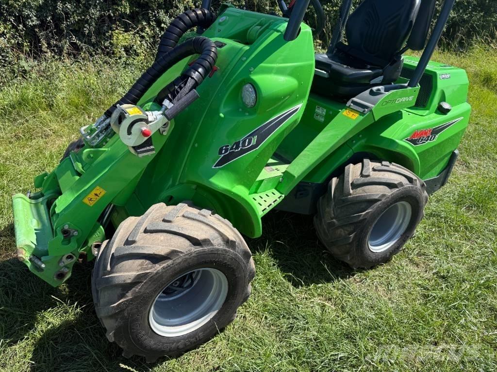 Avant 640 لوادر بعجل