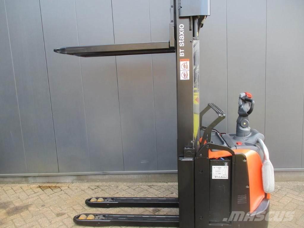 Toyota SPE160L معدات التكديس الجوالة