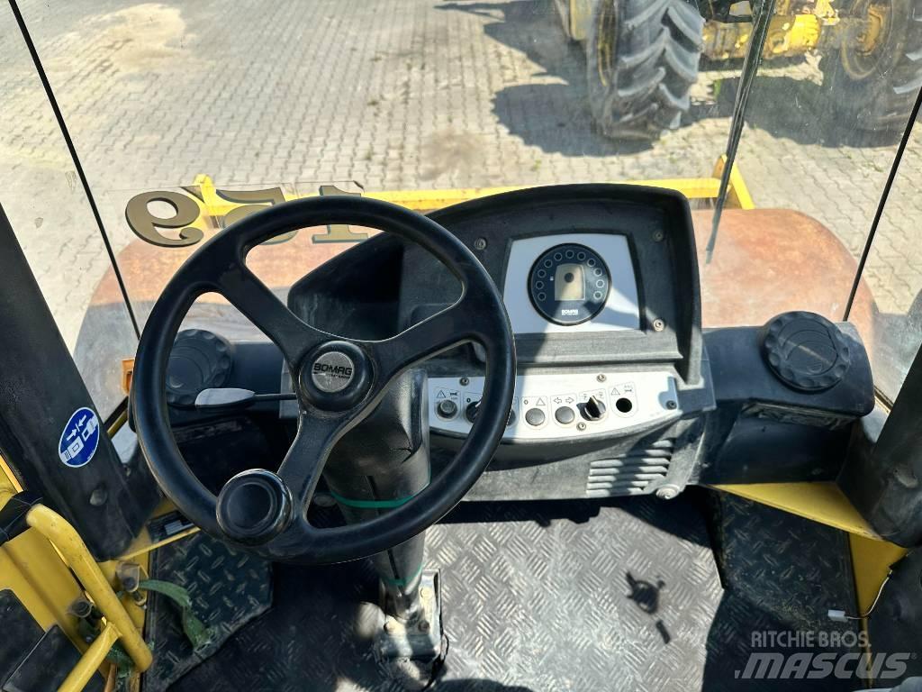 Bomag BW 211 D-4 مداحل أحادية الأسطوانة