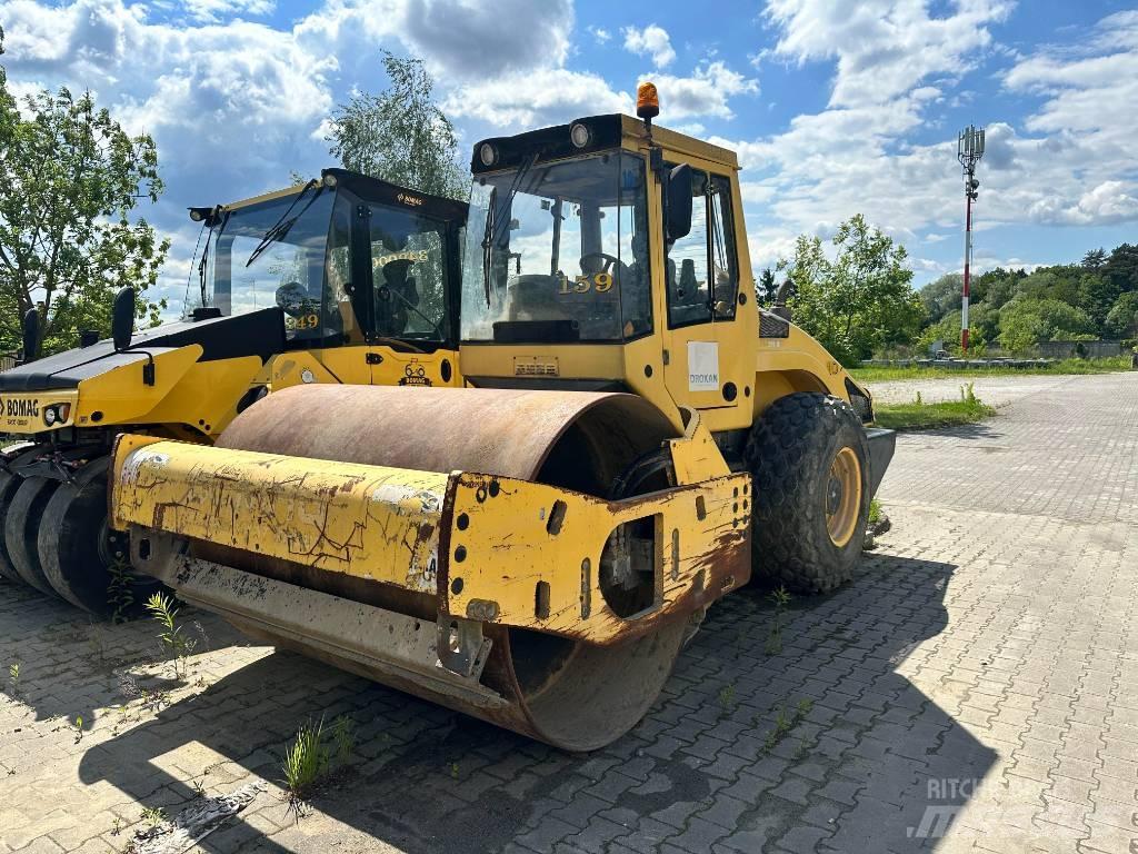 Bomag BW 211 D-4 مداحل أحادية الأسطوانة
