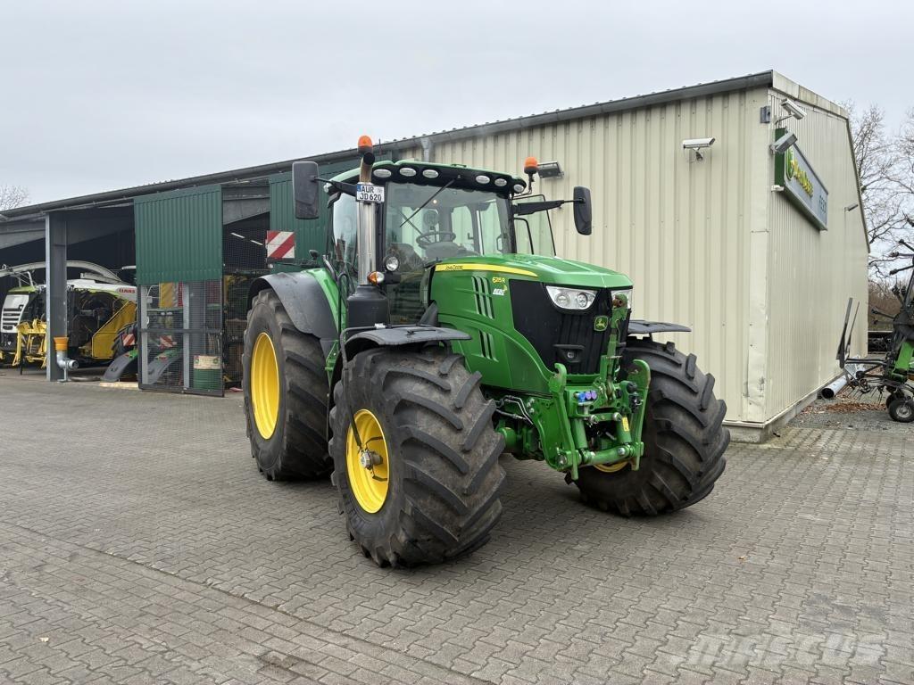John Deere 6215 R الجرارات