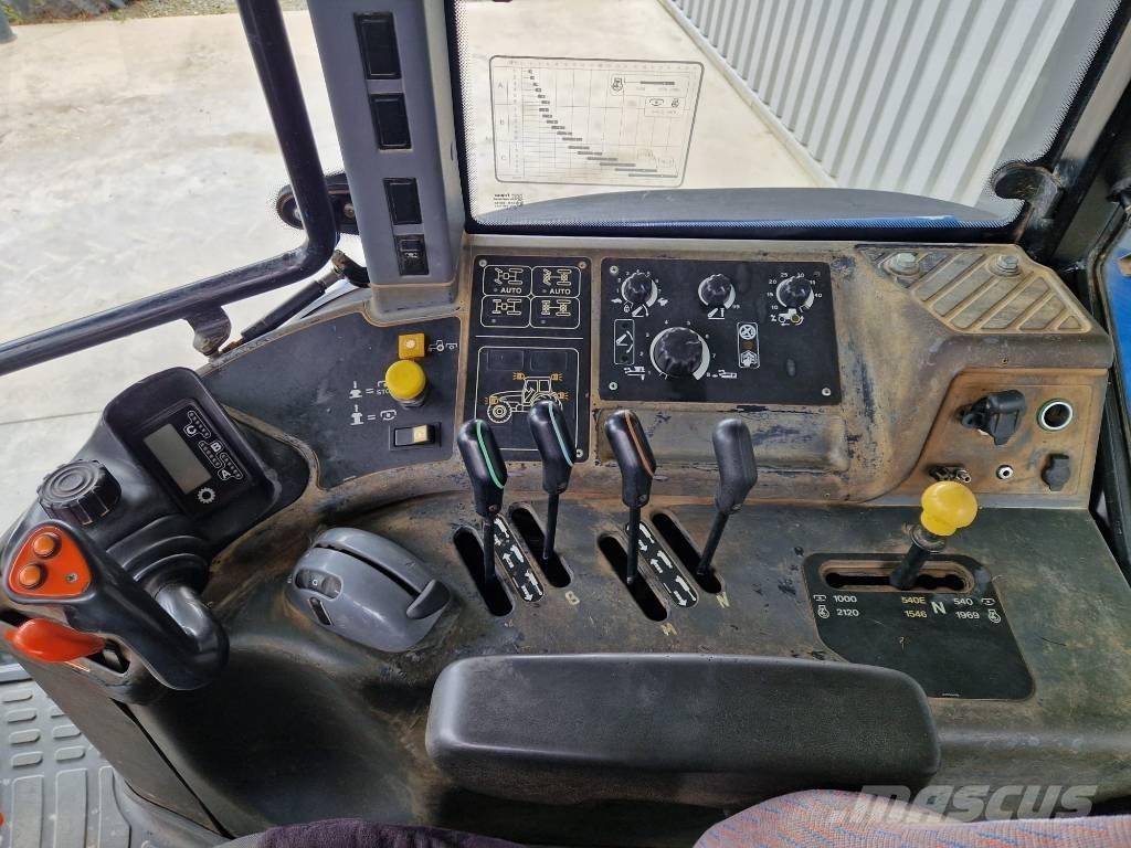 New Holland TM 150 الجرارات