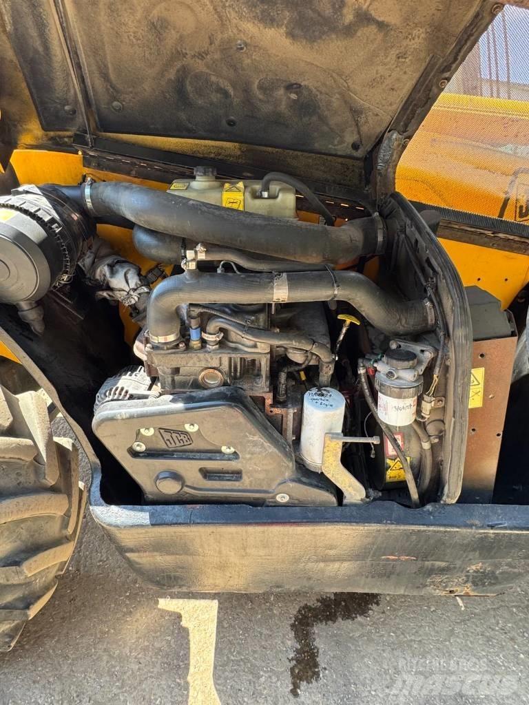 JCB 535-125 مناولات متداخلة