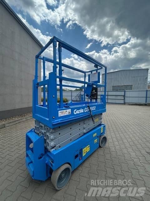 Genie GS 1932 رافعات مقصية الشكل