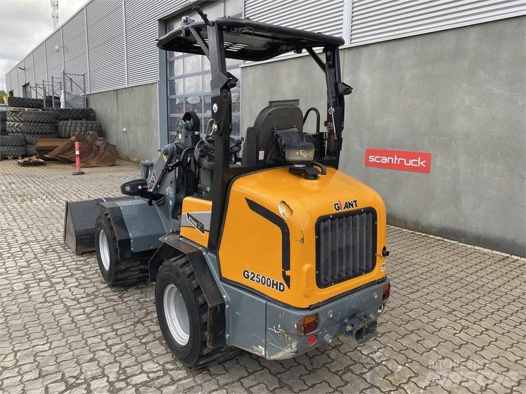GiANT G2500HD لوادر متعددة الأغراض