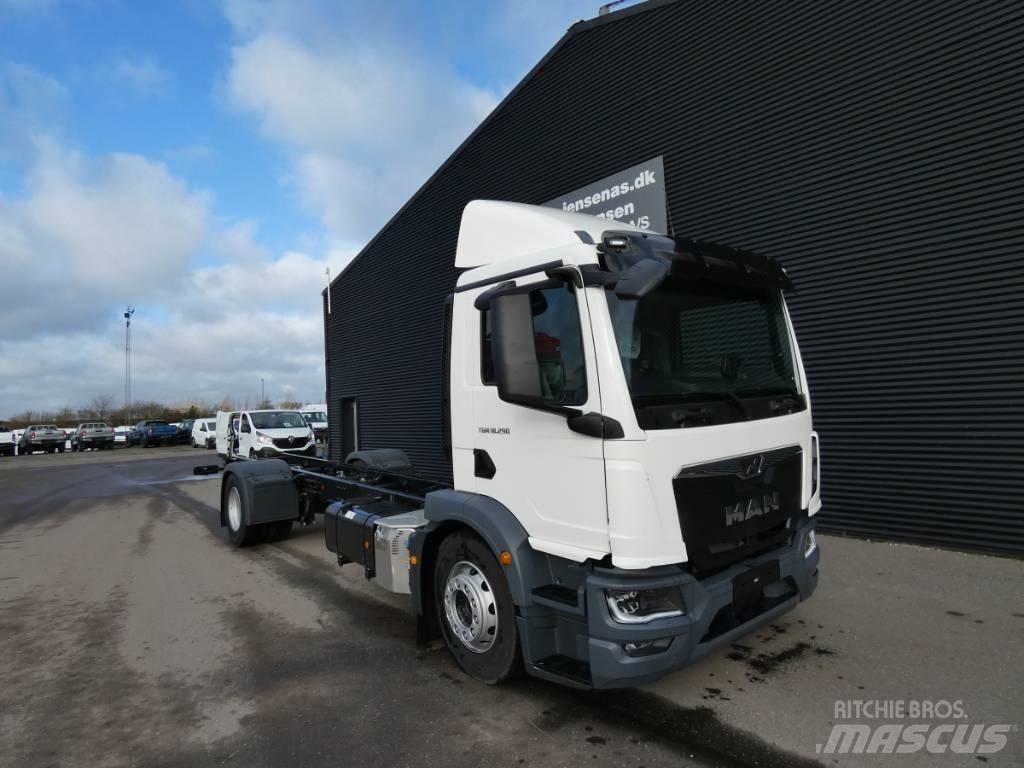 MAN TGM 18.290 شاحنات بمقصورة وهيكل