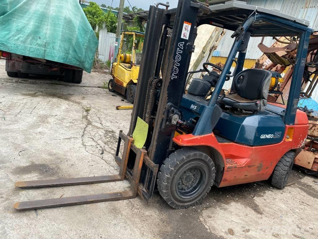 Toyota 42-7 FG 25 شاحنات LPG