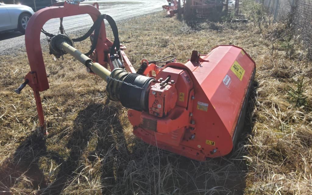 Maschio Giraffa 210 جزازات وأغطية المراعي