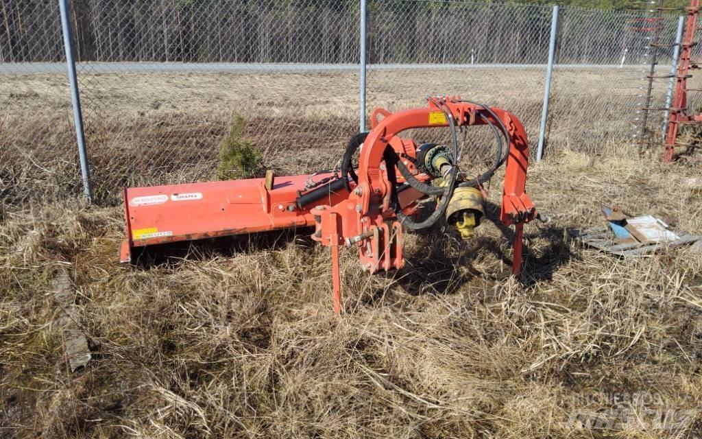 Maschio Giraffa 210 جزازات وأغطية المراعي