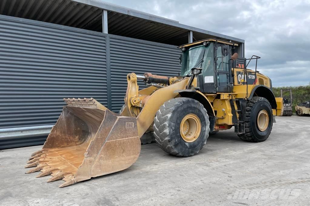 CAT 972M لوادر بعجل