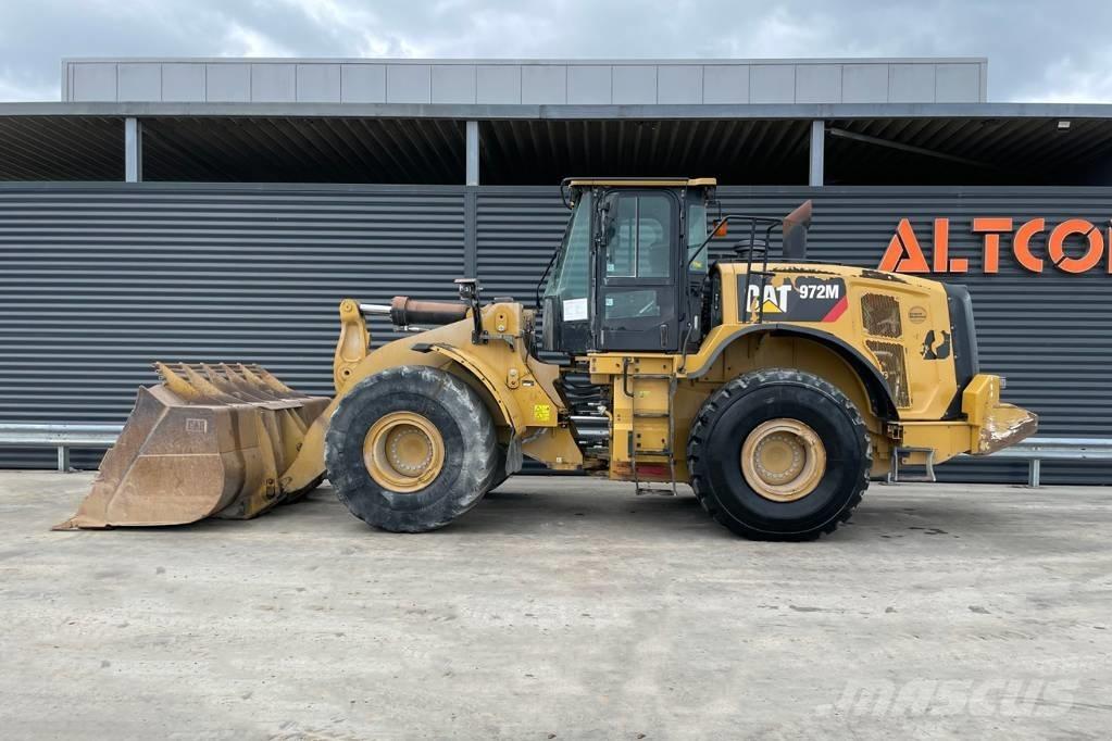 CAT 972M لوادر بعجل