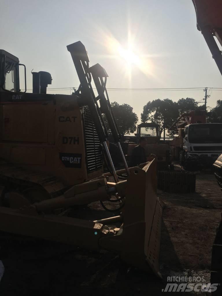 CAT D7H بلدوزرات مجنزرة