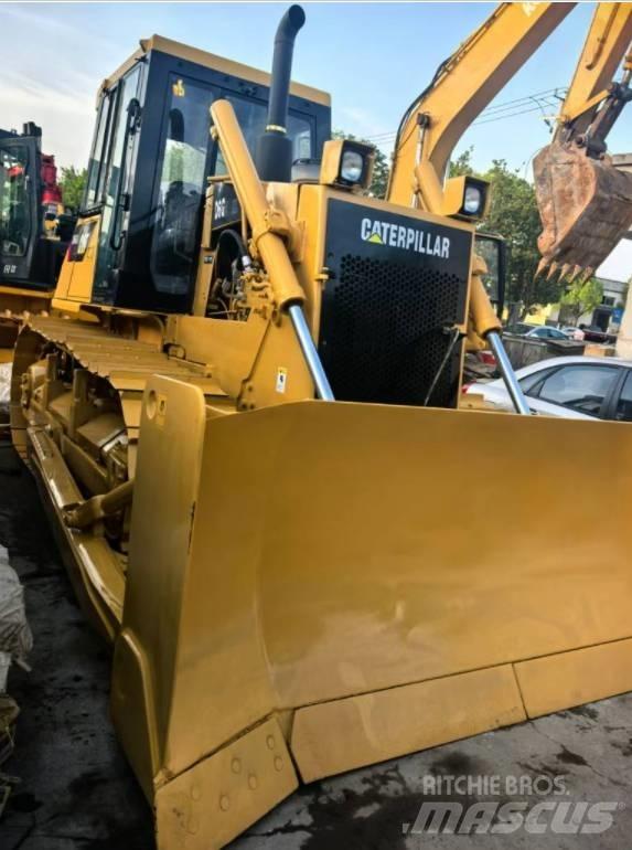 CAT D 6 G بلدوزرات مجنزرة