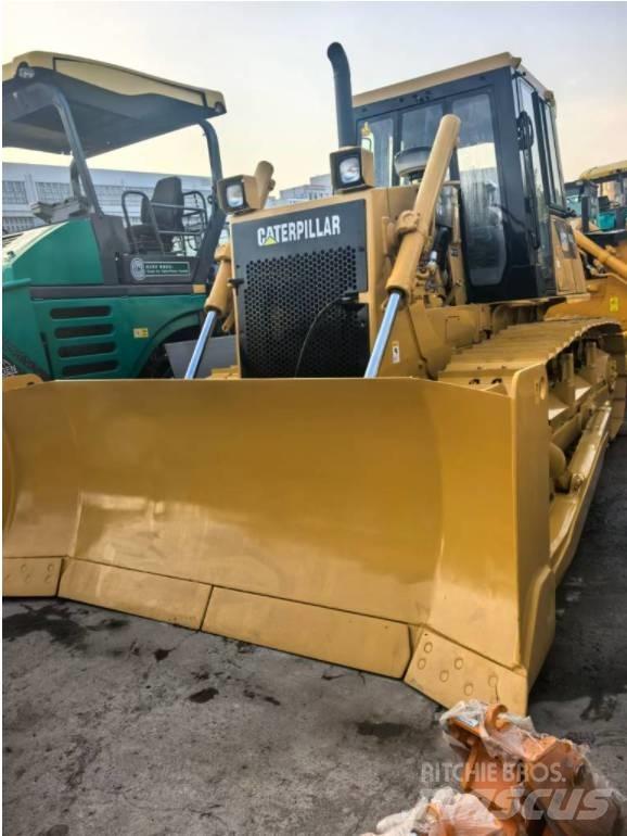 CAT D 6 G بلدوزرات مجنزرة
