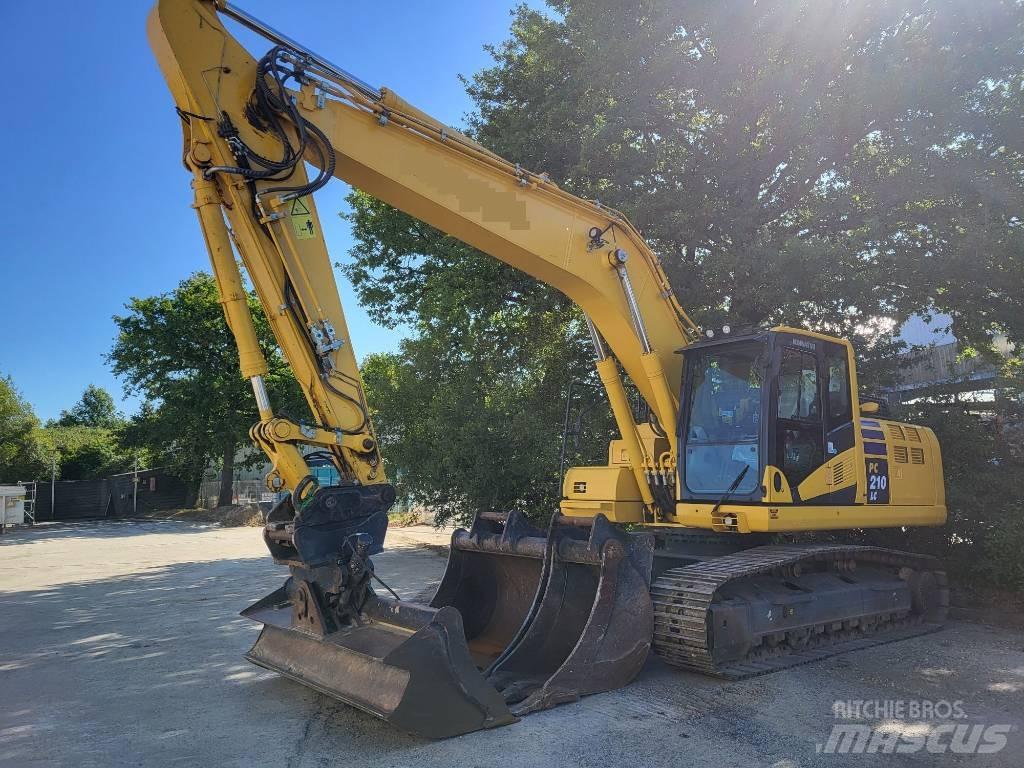 Komatsu PC210LC-11 حفارات زحافة