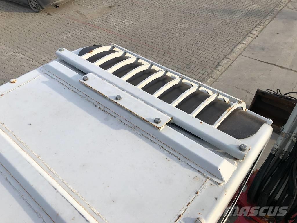 Takeuchi TB175W حفارات بعجل