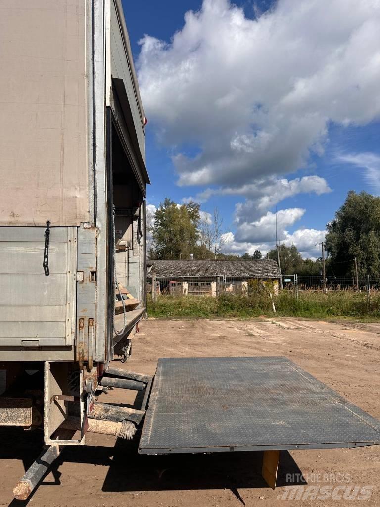 Iveco Stralis AT 190 شاحنات الرافعات