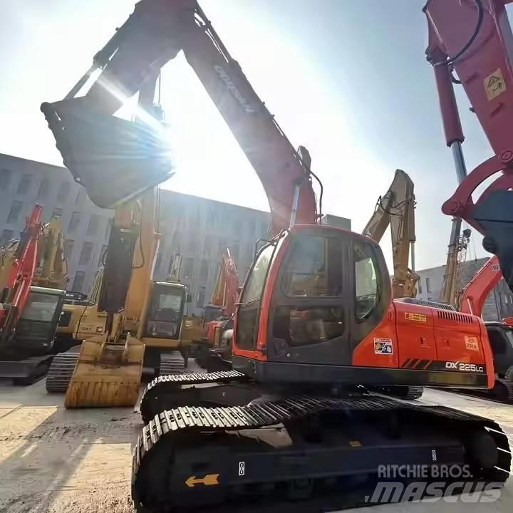 Doosan DX225 حفارات زحافة