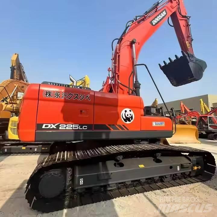 Doosan DX225 حفارات زحافة