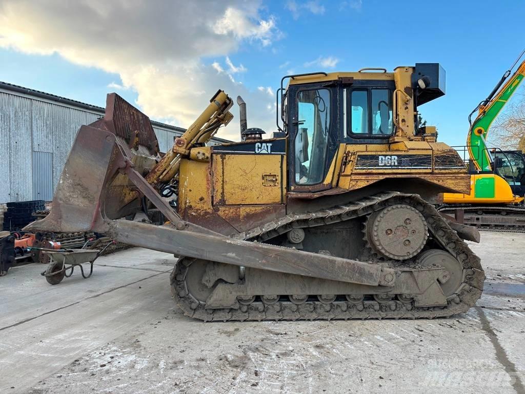 CAT D 6 R DS XL II بلدوزرات مجنزرة