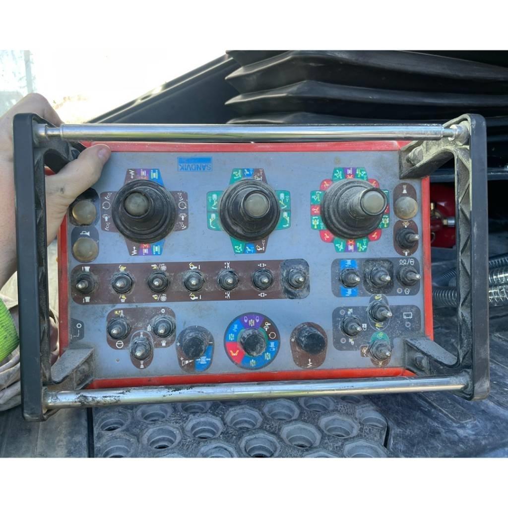 Sandvik DX800i معدات الثقب السطحي