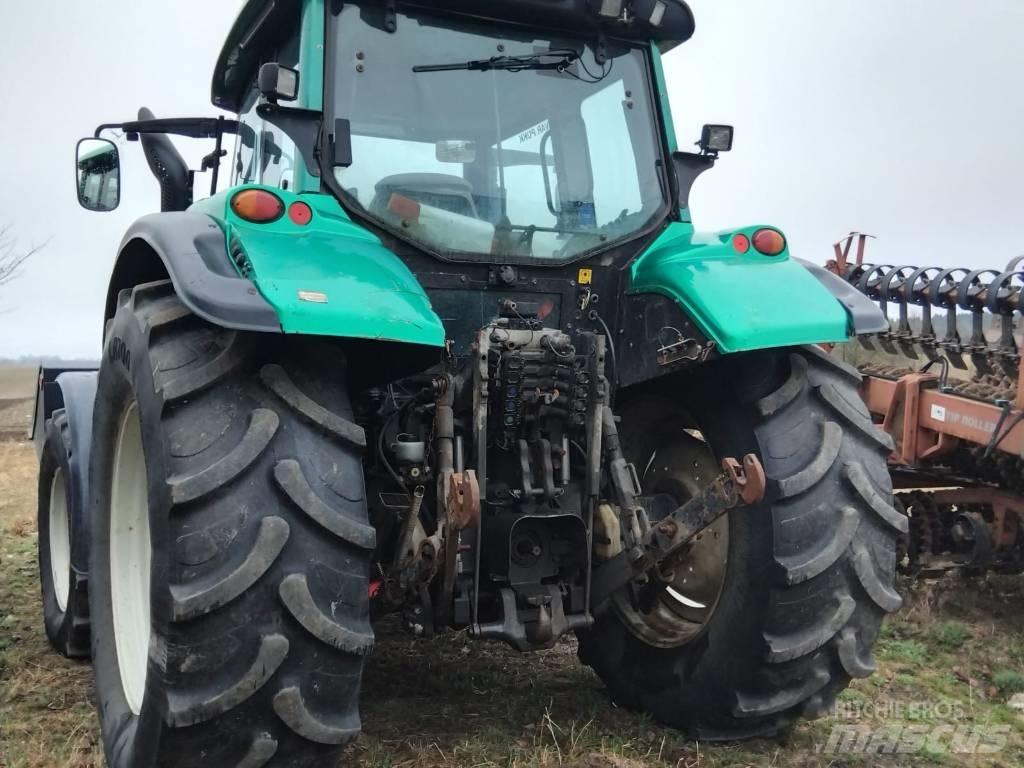 Valtra N 142 D الجرارات