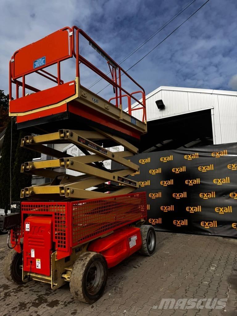JLG 4069 LE رافعات مقصية الشكل