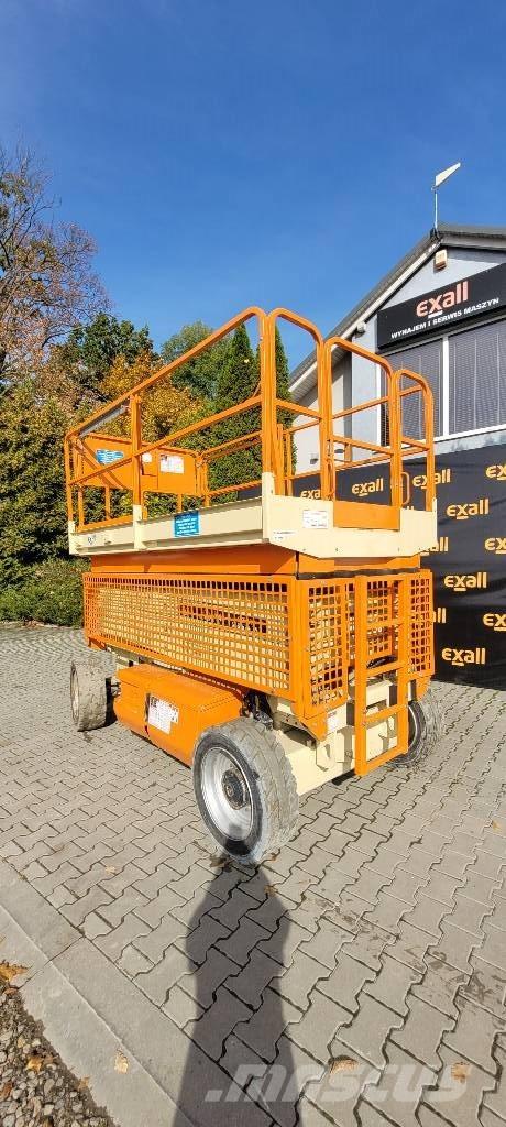 JLG 4069 LE رافعات مقصية الشكل
