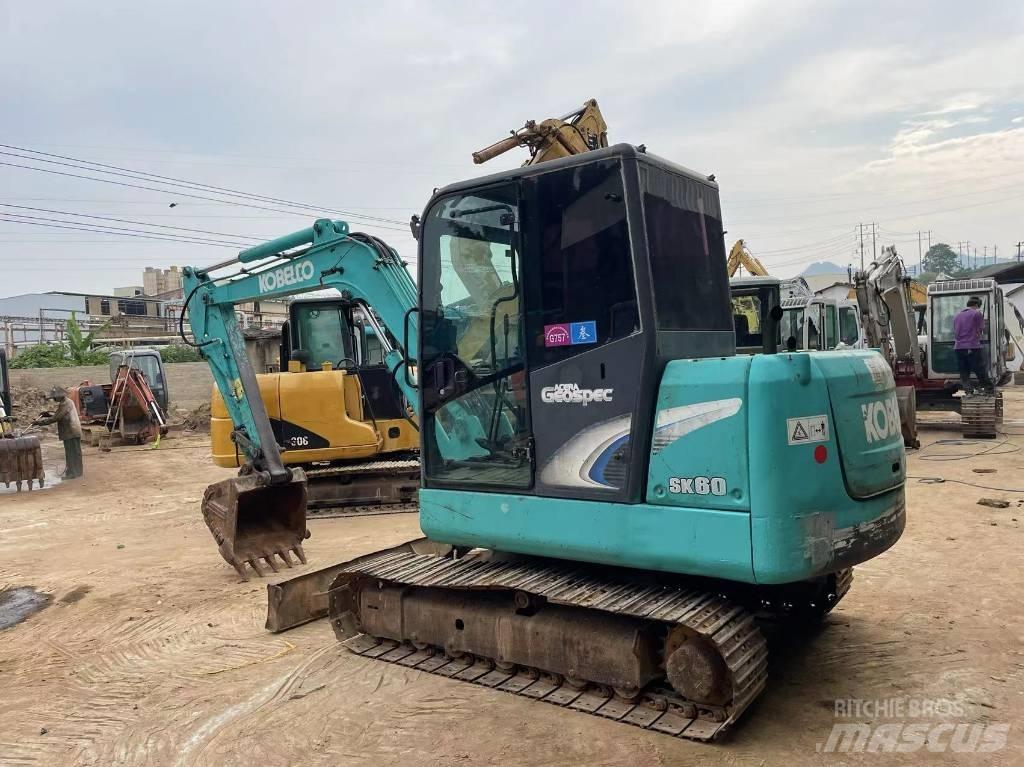 Kobelco SK 60-8 حفارات زحافة