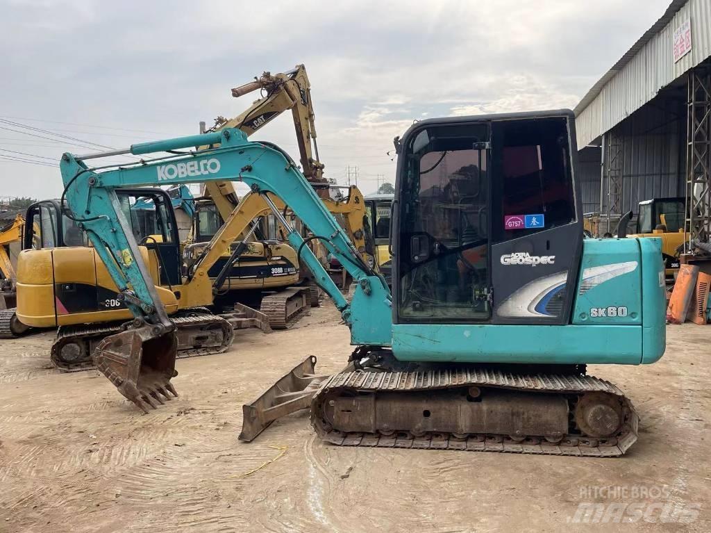 Kobelco SK 60-8 حفارات زحافة