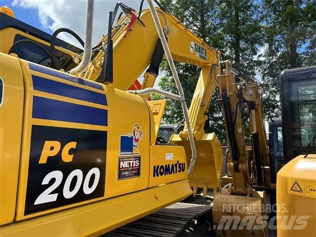 Komatsu PC 200-8 حفارات زحافة