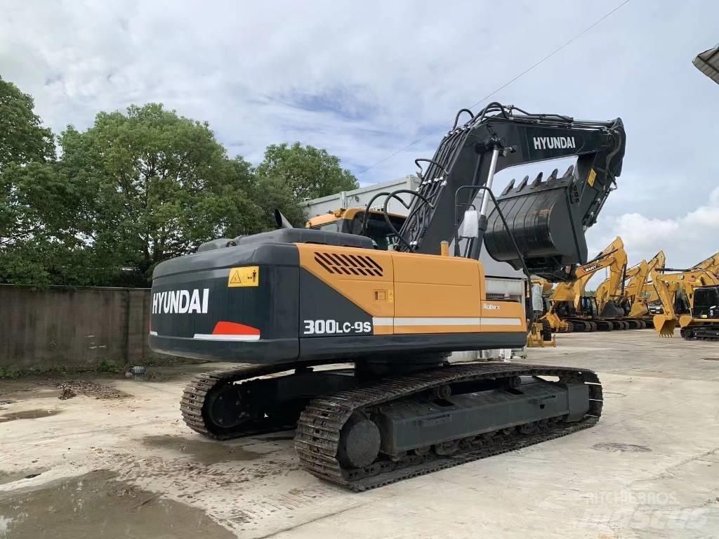 Hyundai R300LC-9S حفارات زحافة