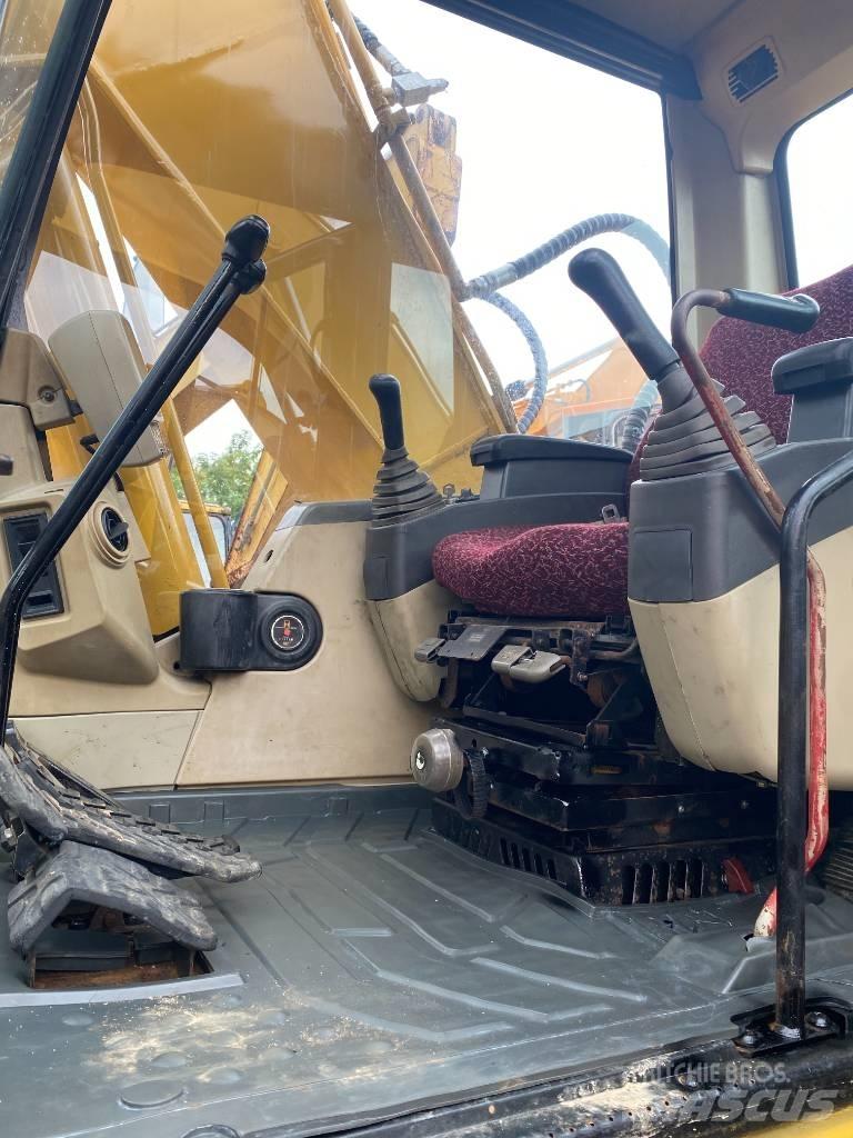 CAT 320 C L حفارات زحافة