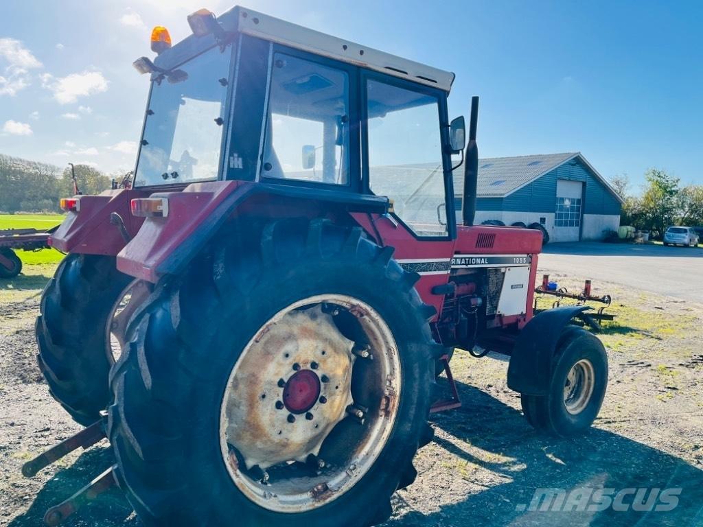 International 1055 الجرارات