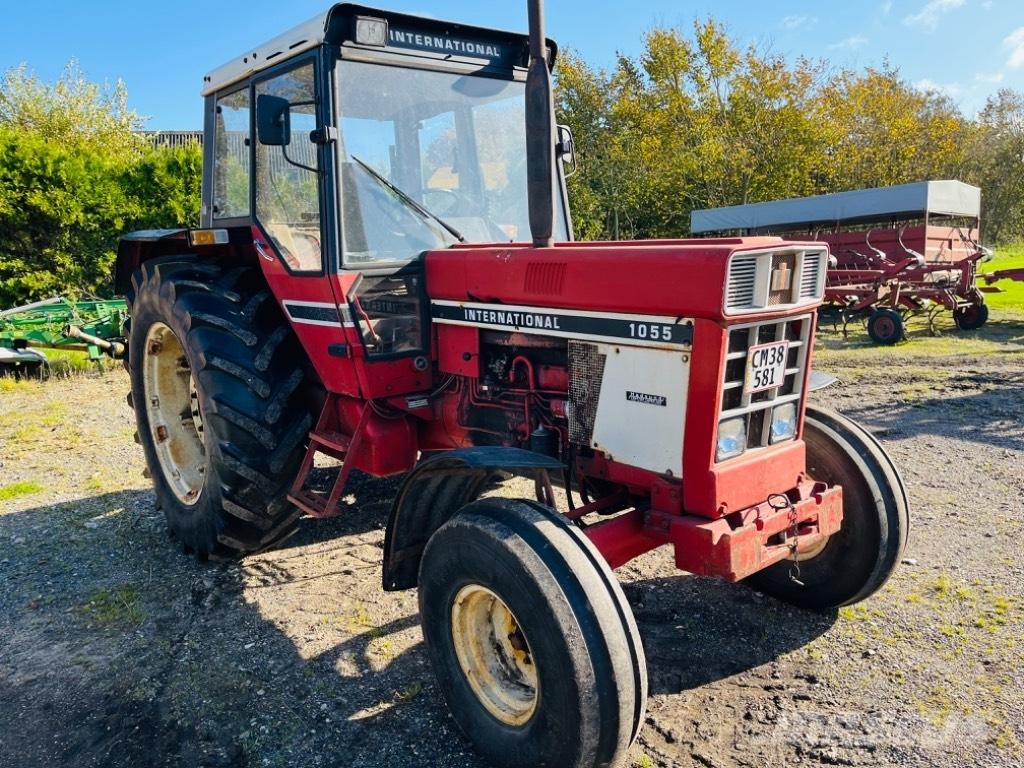 International 1055 الجرارات