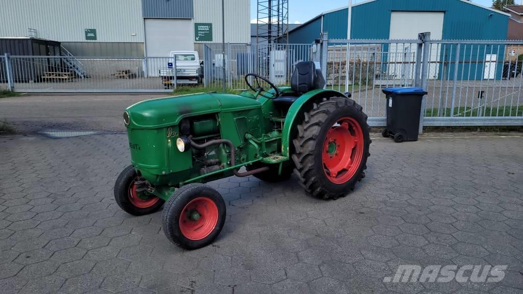 Deutz D30 الجرارات
