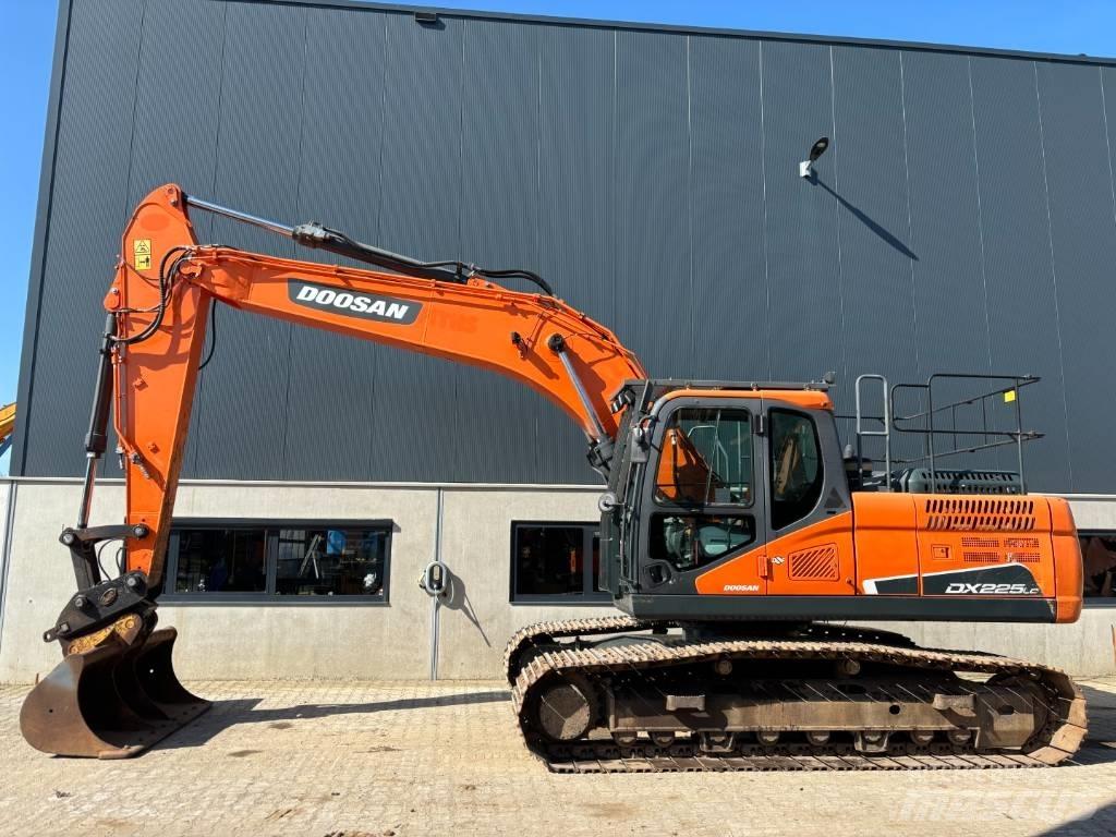 Doosan DX225LC-5 حفارات زحافة