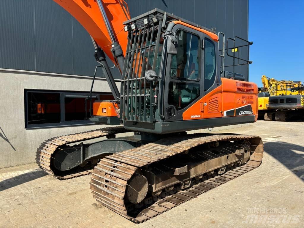 Doosan DX225LC-5 حفارات زحافة