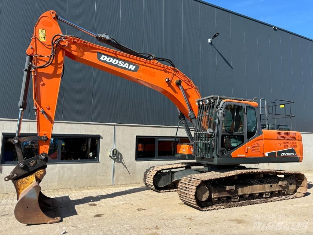 Doosan DX225LC-5 حفارات زحافة