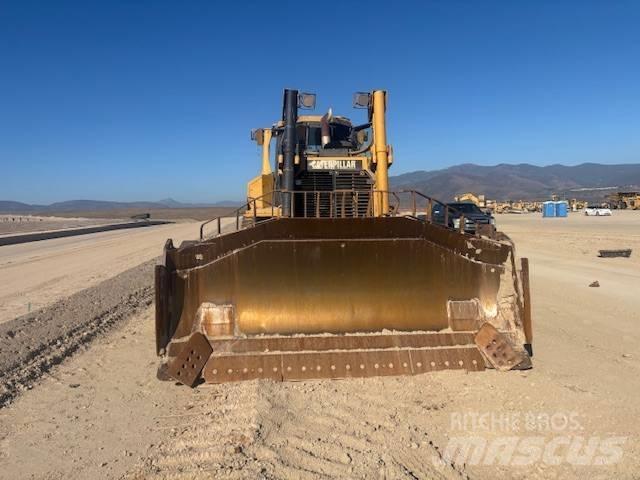 CAT D 8 T بلدوزرات مجنزرة