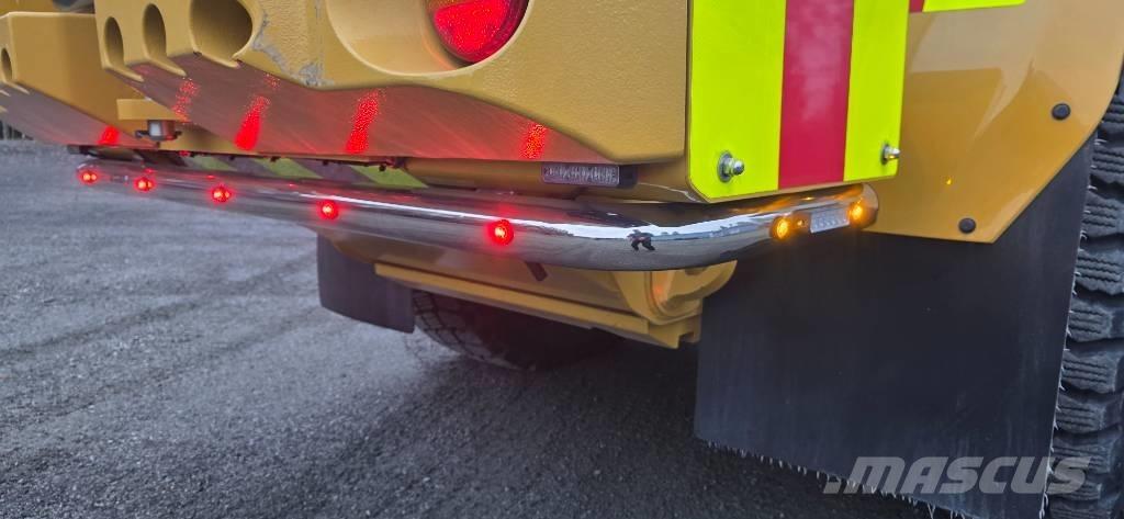 CAT 926M لوادر بعجل