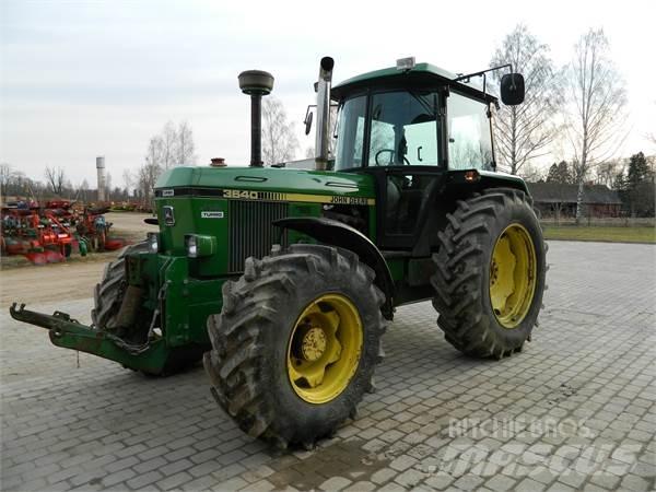 John Deere 3640 الجرارات