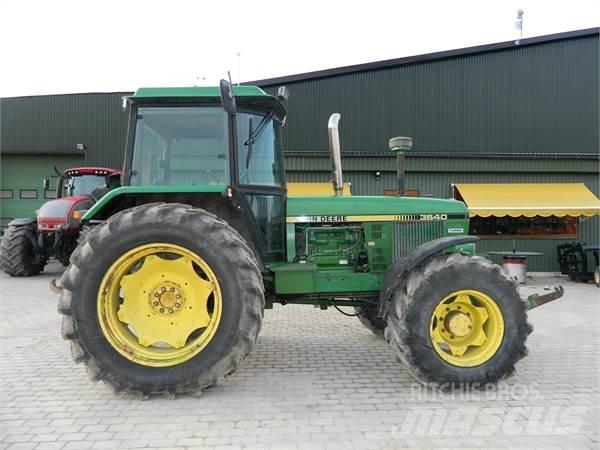 John Deere 3640 الجرارات