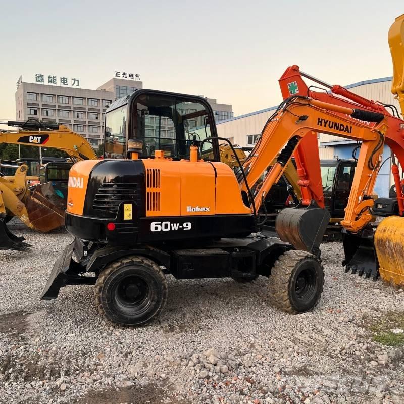 Hyundai R60W-9 حفارات بعجل